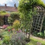Picturesque Stone Cottage In The Heart Of North Yorkshire Village - Hideaway Cottage