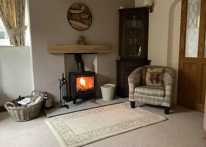 Picturesque Stone Cottage In The Heart Of North Yorkshire Village - Hideaway Cottage