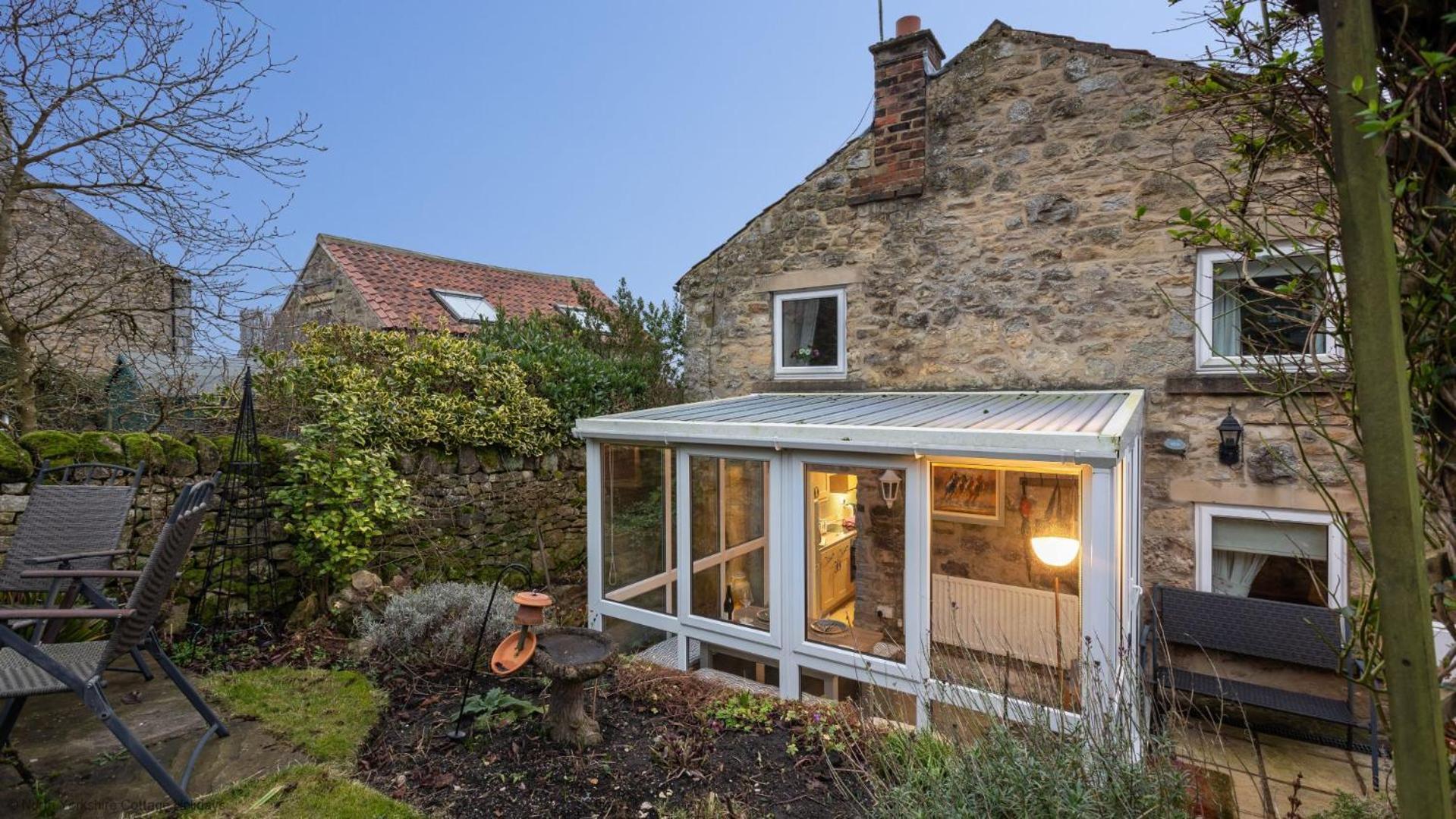 Picturesque Stone In The Heart Of North Yorkshire Village - Hideaway Casa de férias